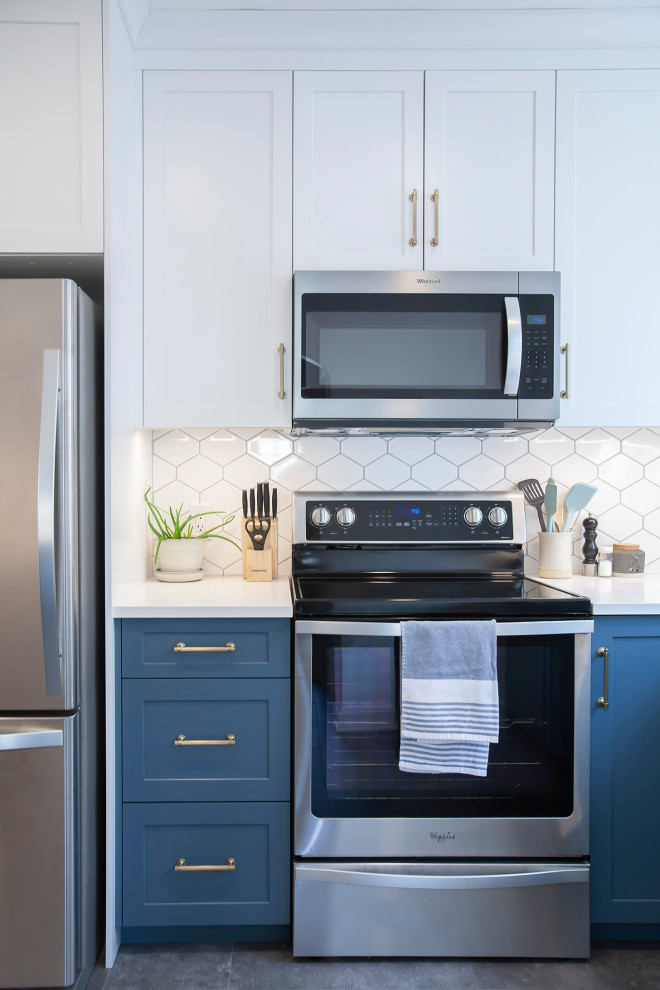 Eat-in kitchen - mid-sized transitional l-shaped eat-in kitchen idea with an undermount sink, blue cabinets, quartz countertops, white backsplash, porcelain backsplash, stainless steel appliances, no island and white countertops