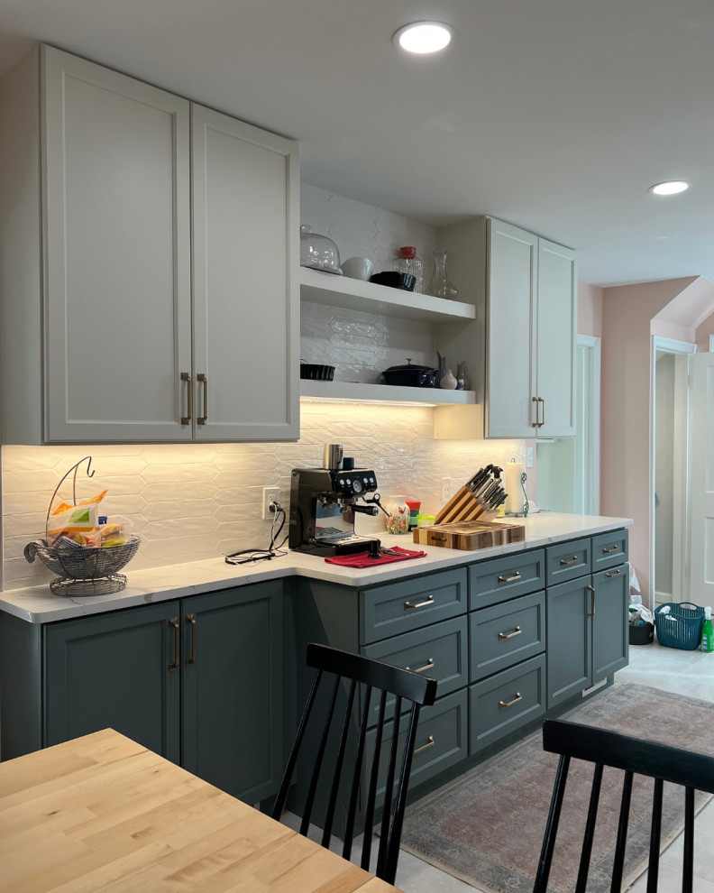 Kitchen - transitional kitchen idea