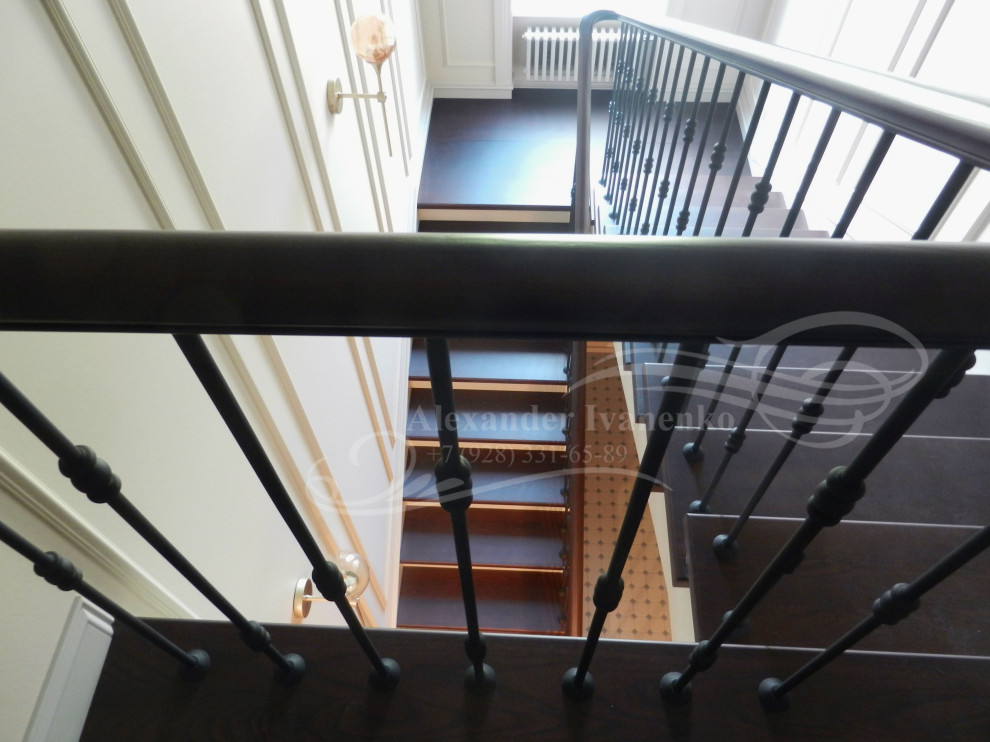 ЛЕСТНИЦА КЛАССИЧЕСКАЯ С ПЛОЩАДКОЙ