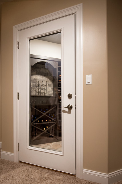 The Toast of the Town: Three Sided Wine Cellar Holds 482 Bottles klassisk-vinkaelder