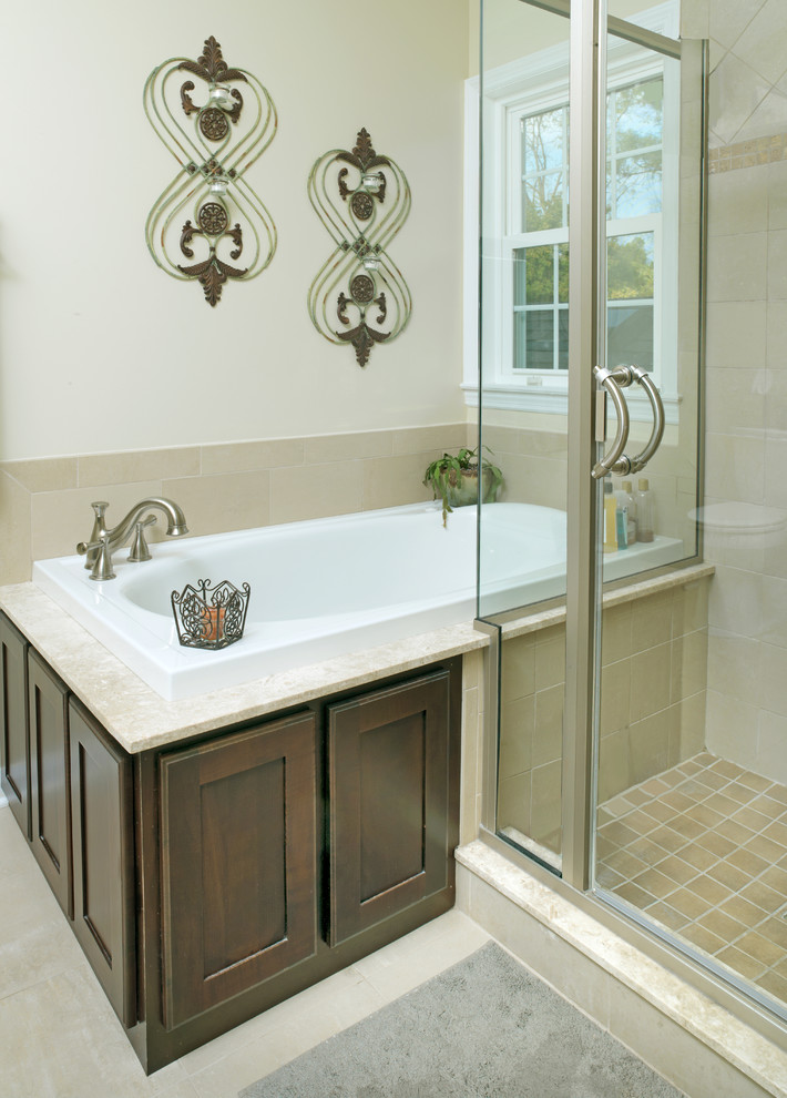 Example of a transitional bathroom design in Columbus