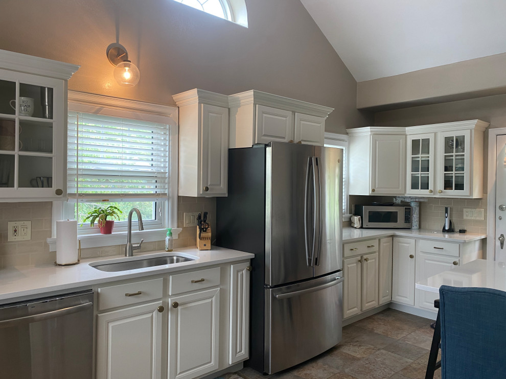 Kitchen - transitional kitchen idea in Cincinnati