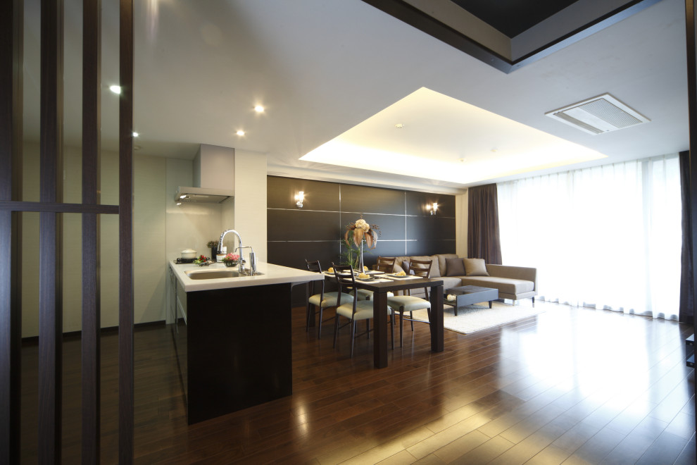 Design ideas for a modern living room in Yokohama.