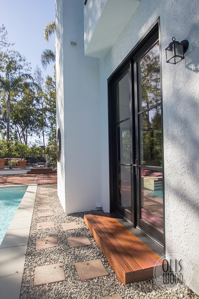 Inspiration for a modern home design remodel in Los Angeles