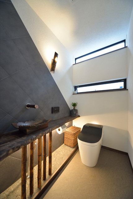 中庭を囲む鎌倉の家 orientale-bagno-di-servizio