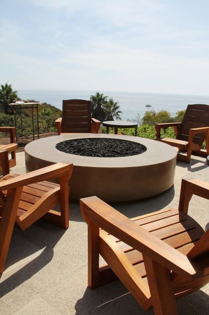 Outdoor Infinity Firepit contemporary-courtyard