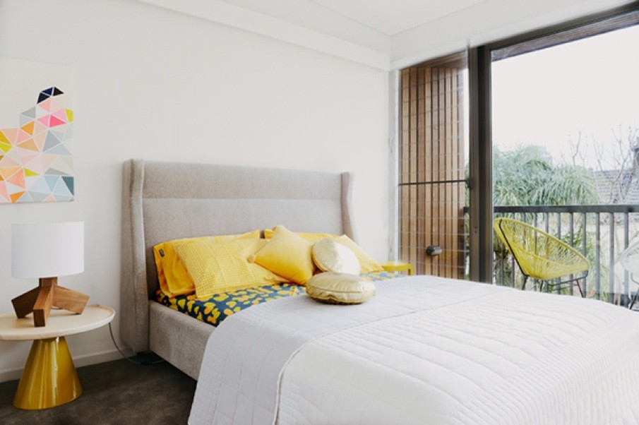 Photo of a mid-sized modern master bedroom in Sydney with white walls, carpet and no fireplace.