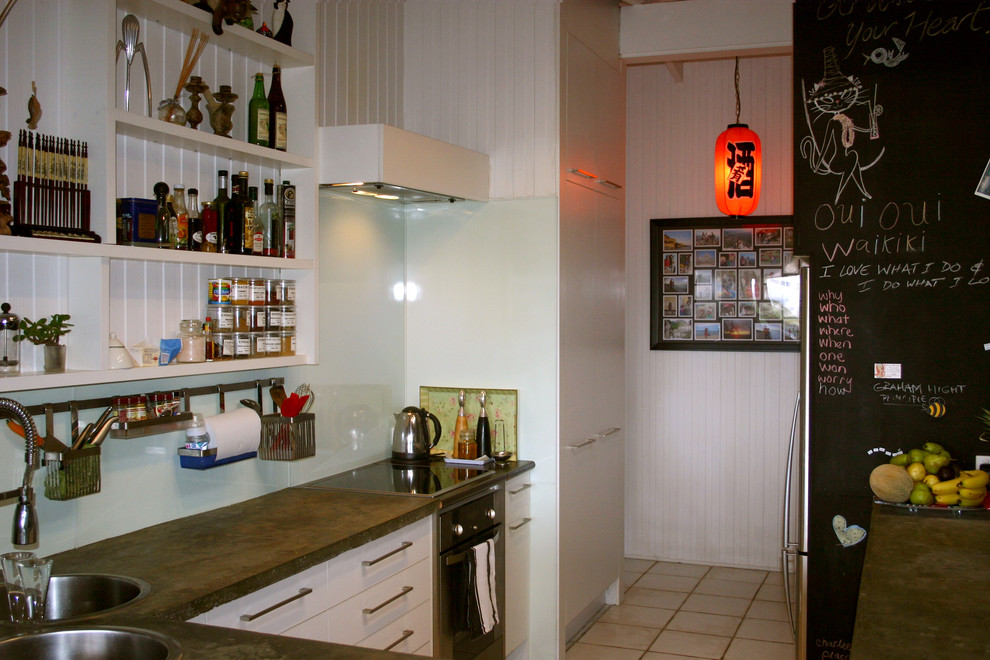 This is an example of a contemporary kitchen in Brisbane.
