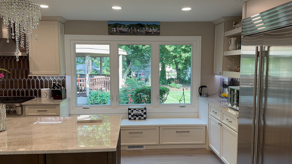 Kitchen - transitional kitchen idea in Chicago