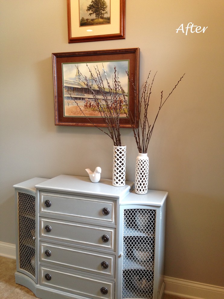 Transitional entryway photo in Cincinnati