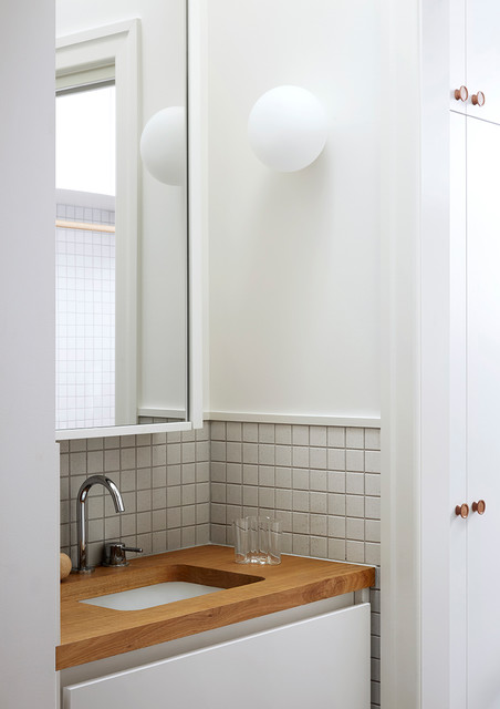 Coburg House trendy-lille-badevaerelse