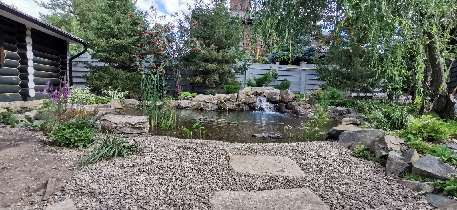 Декоративный пруд