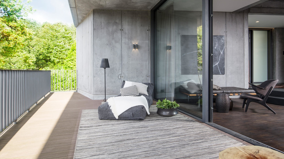 Mittelgroße, Überdachte Moderne Terrasse in Dortmund