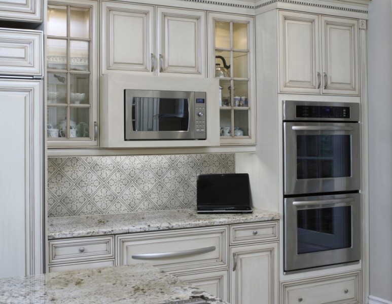 Kitchen - rustic kitchen idea in Orange County