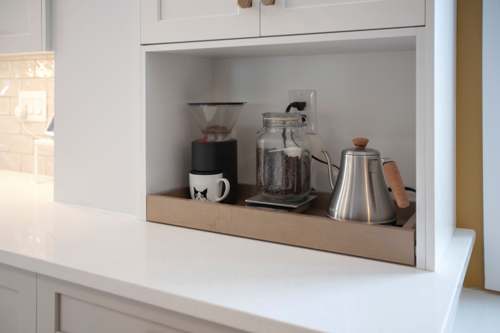 Eat-in kitchen - mid-sized transitional single-wall eat-in kitchen idea with an undermount sink, shaker cabinets, white cabinets, quartz countertops, white backsplash, porcelain backsplash, stainless steel appliances, no island and white countertops