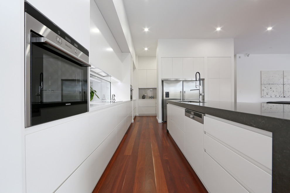 Inspiration for a contemporary kitchen in Melbourne.