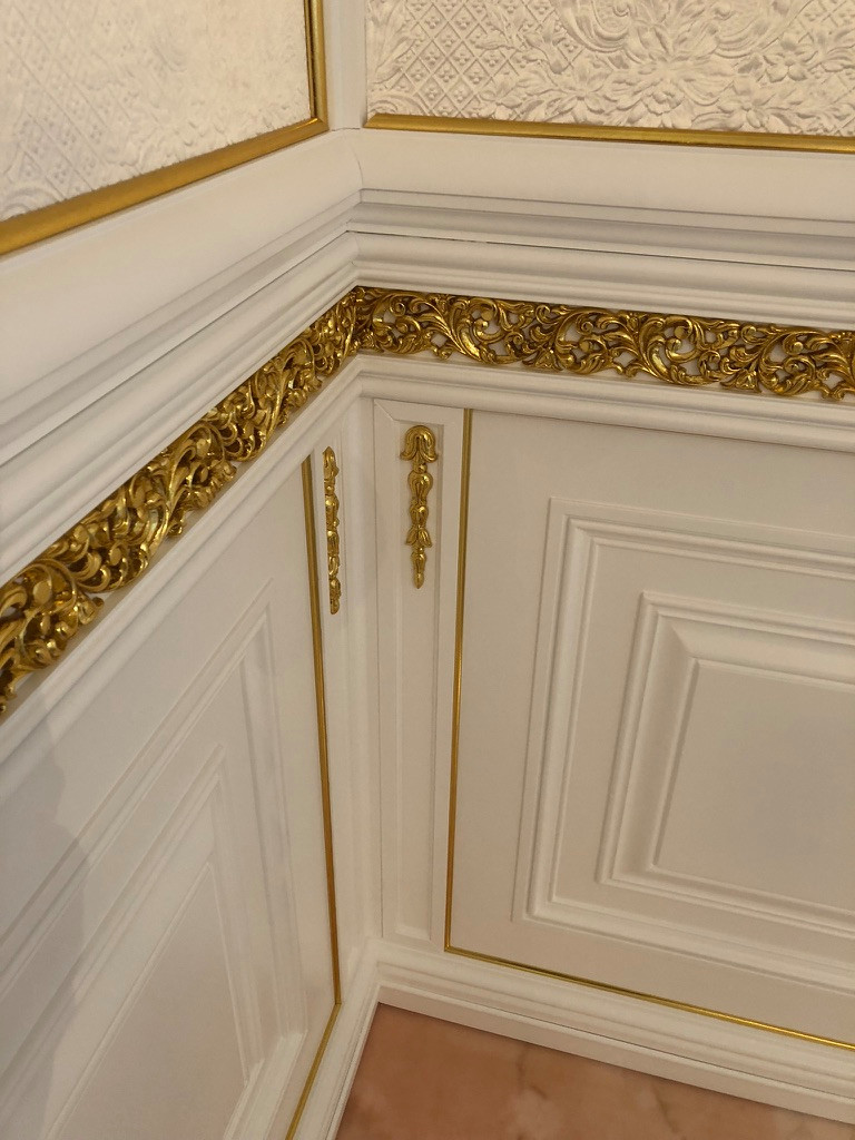 Панели с дверьми.