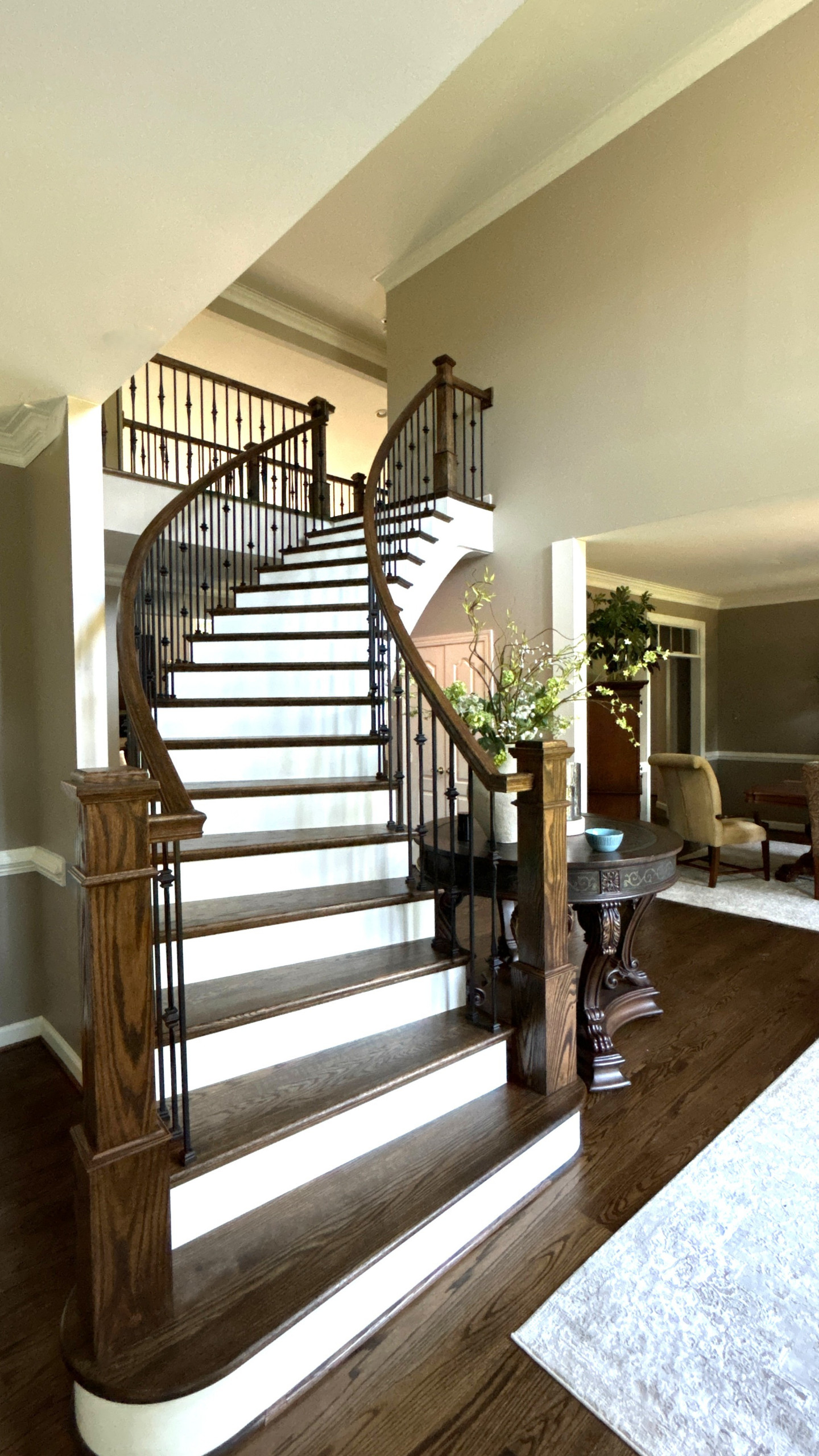 Project #157 | Traditional Curved Foyer Staircase