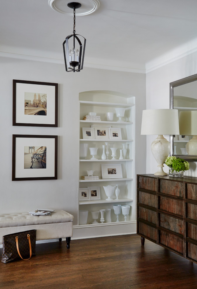 Transitional entryway photo in New York