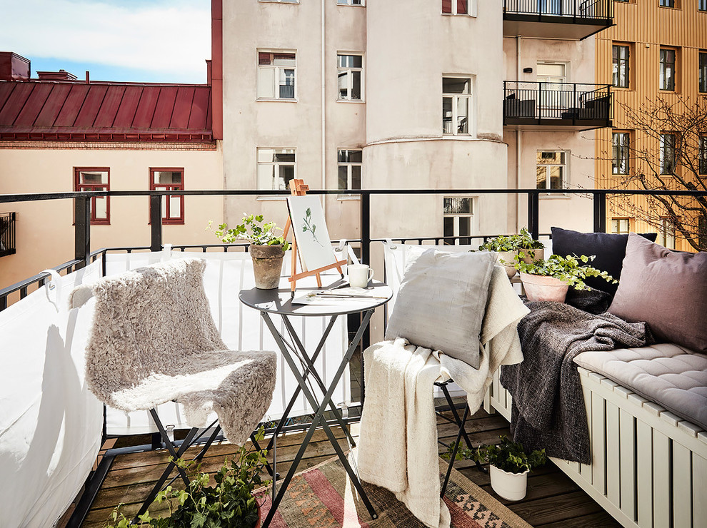 Mid-sized scandinavian balcony in Gothenburg.
