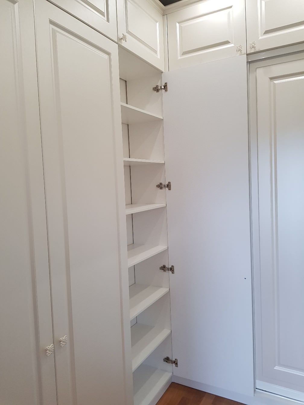 Гардеробная в частном доме.