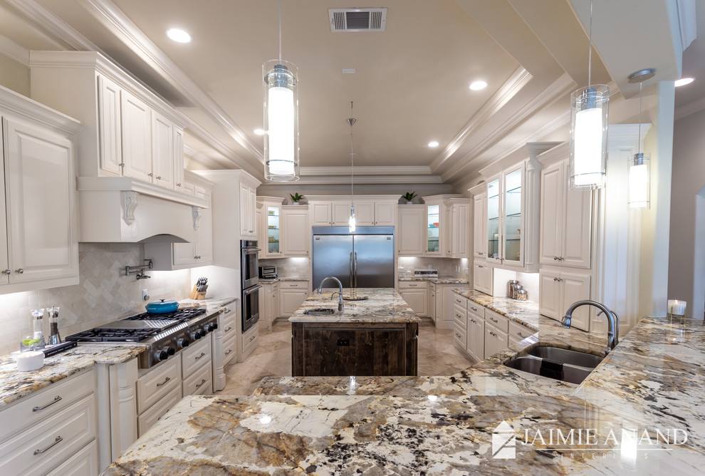 Inspiration for a transitional home design remodel in Austin