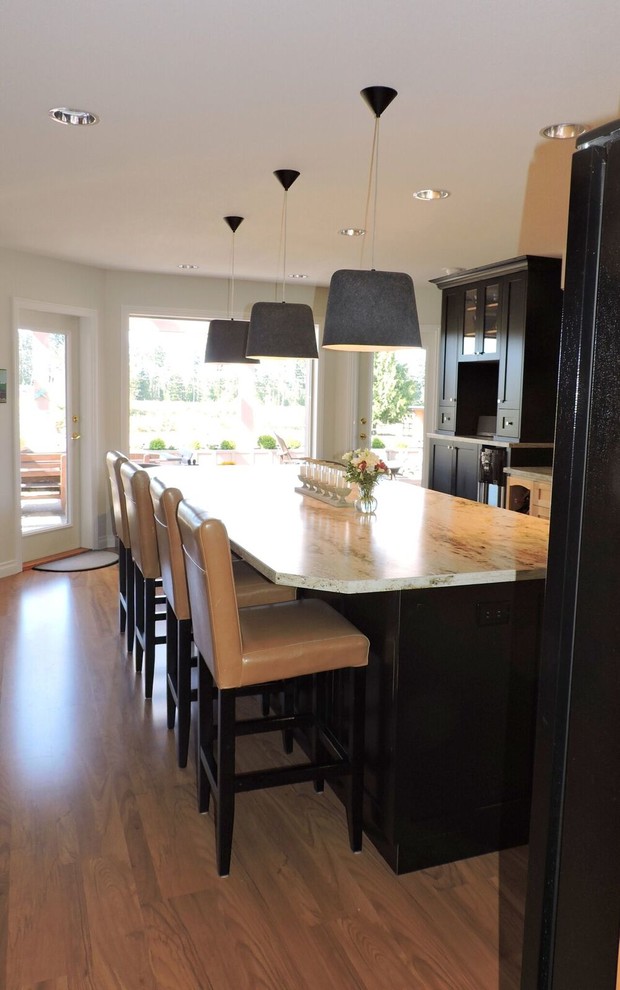 Inspiration for a transitional kitchen remodel in Vancouver