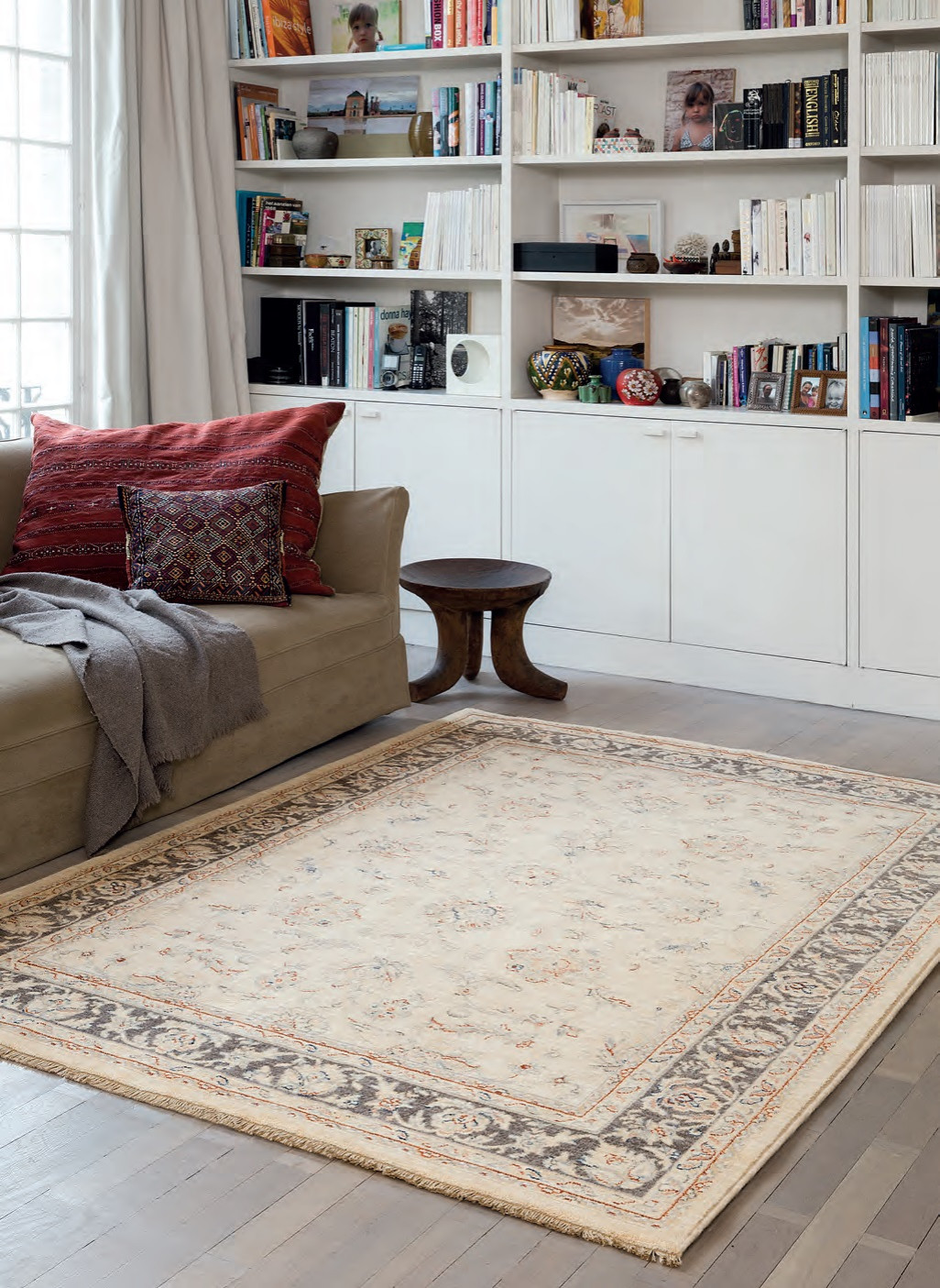 Фото ковров в классическом интерьере