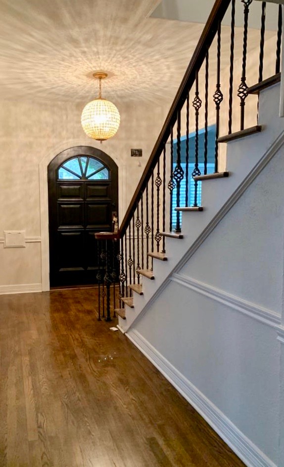 1927 Classic, open kitchen and white shades