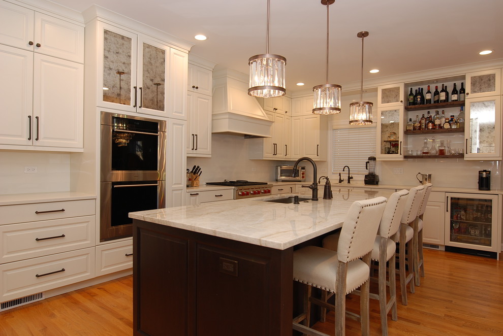 Inspiration for a transitional kitchen remodel in Chicago
