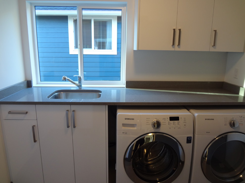 Contemporary laundry room in Vancouver.
