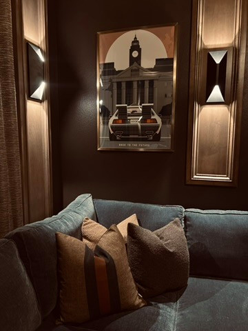 Old Hollywood Cinema Lounge