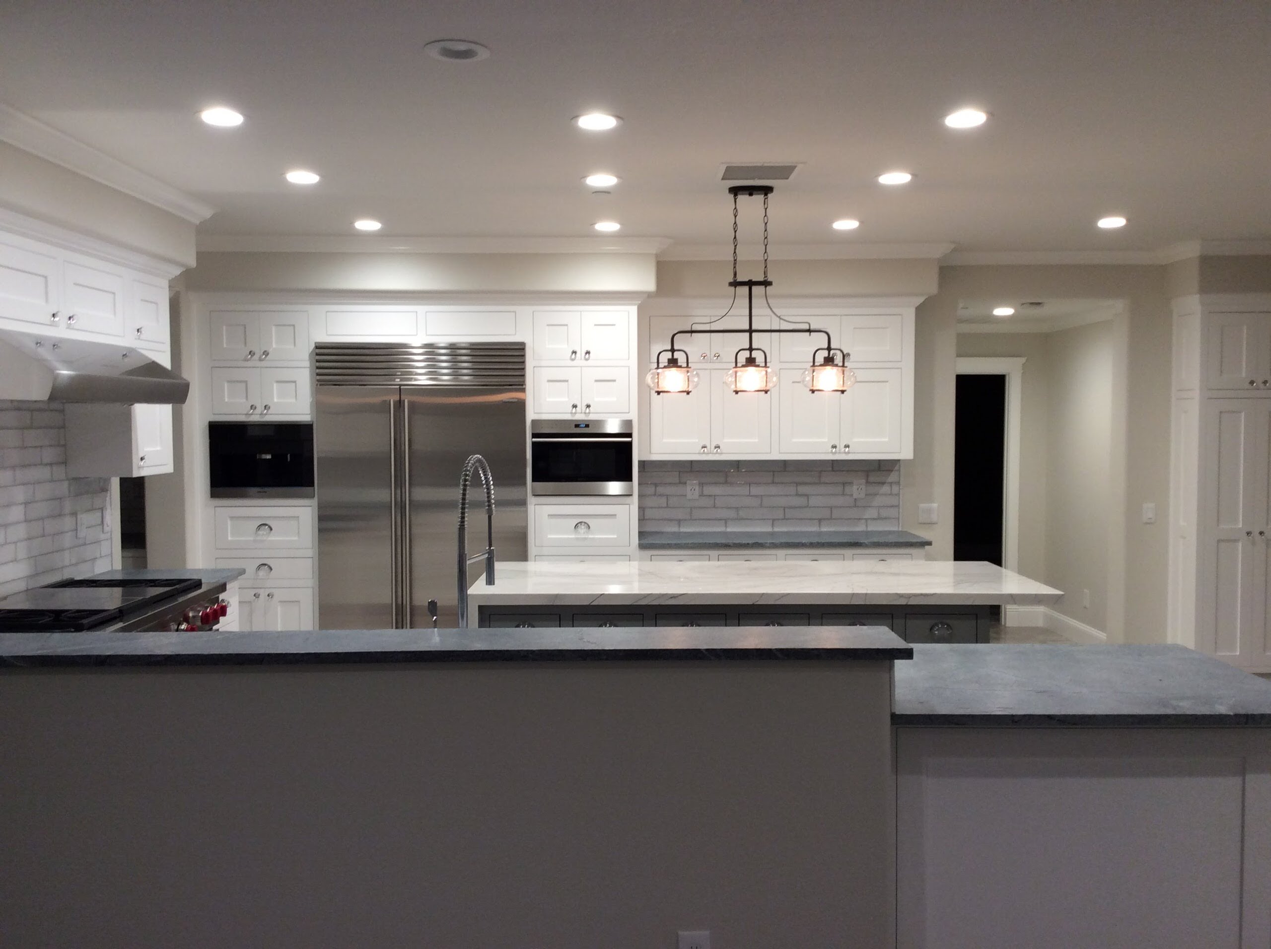 Large trendy kitchen photo in Los Angeles