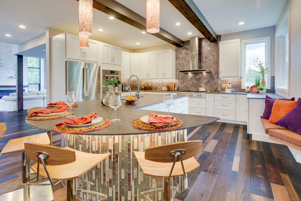 Photo of a large contemporary u-shaped eat-in kitchen in Seattle with an undermount sink, shaker cabinets, white cabinets, brown splashback, stone tile splashback, stainless steel appliances, dark hardwood floors, with island, brown floor and brown benchtop.