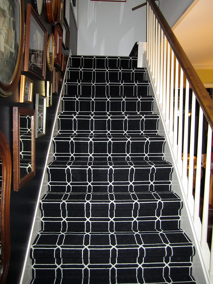 Design ideas for a mid-sized traditional carpeted l-shaped staircase in Chicago with carpet risers and wood railing.