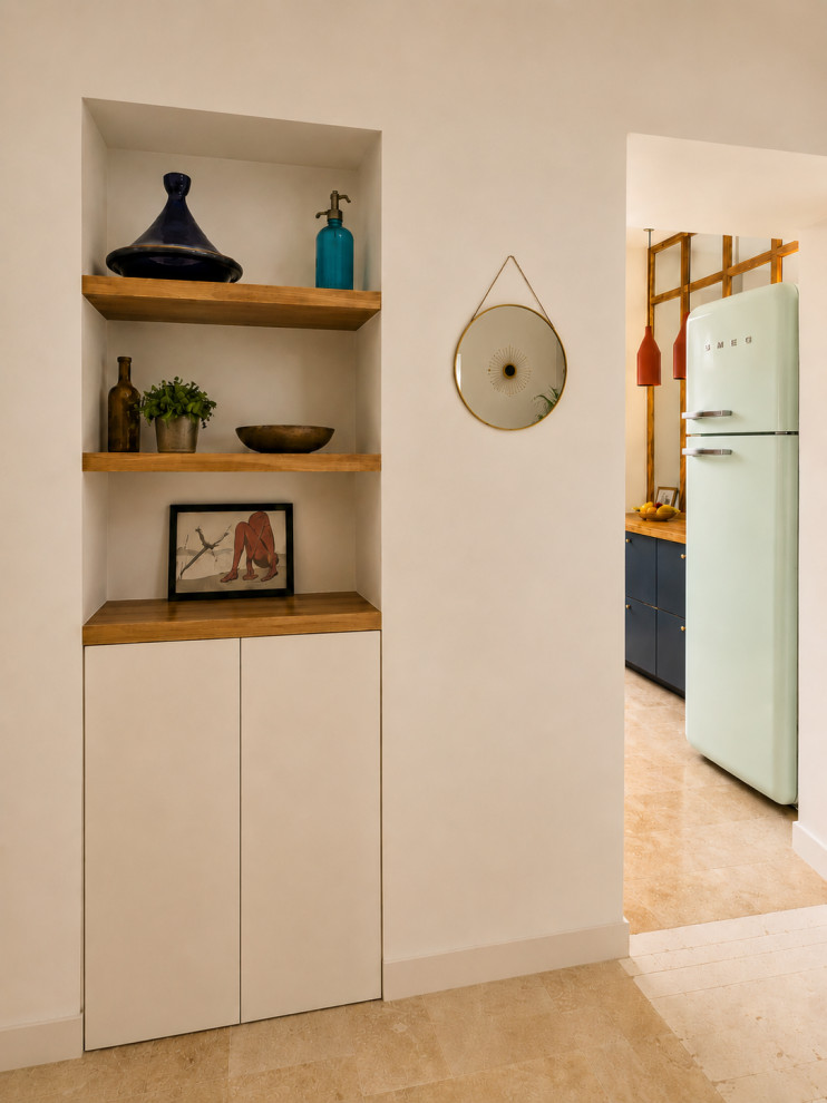 Niche décorative transformée en rangement sur mesure