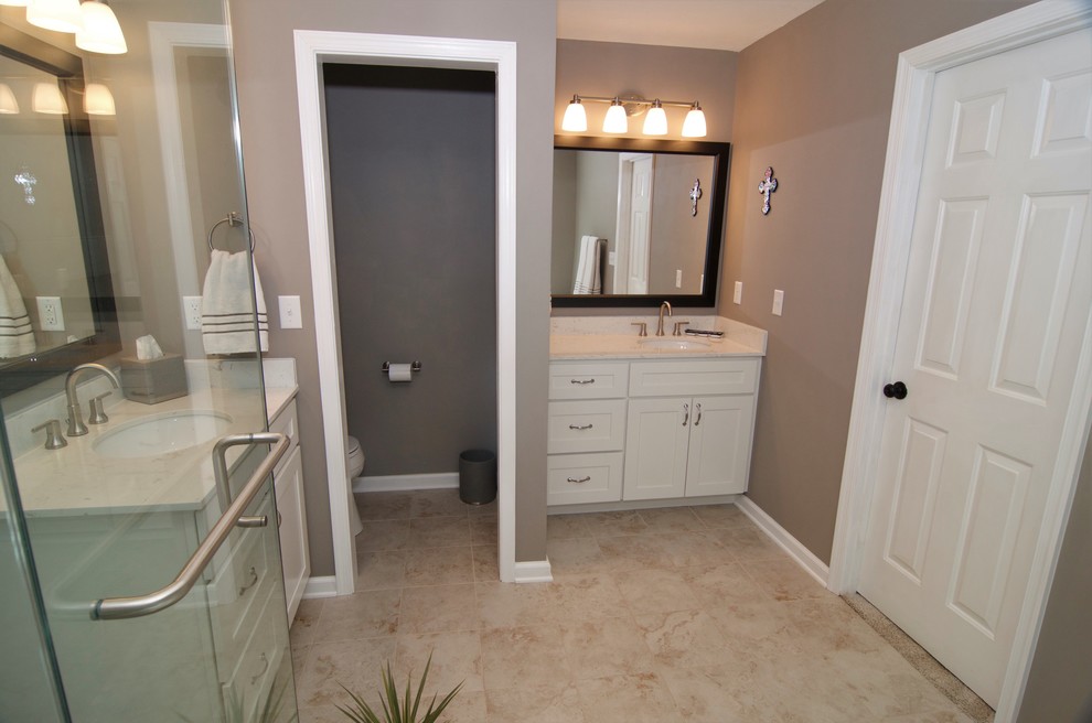 Mid-sized transitional home design photo