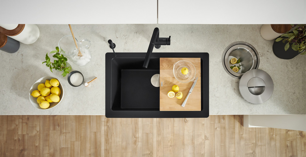 Kitchen - kitchen idea in Seattle