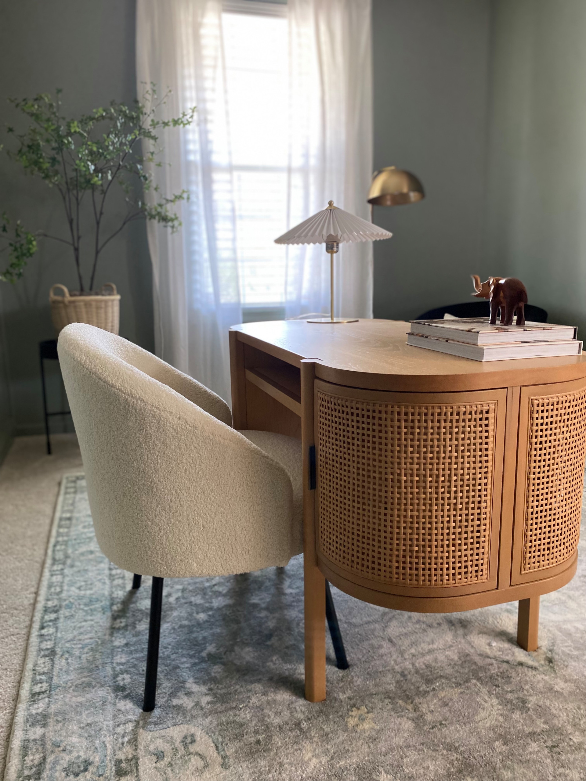 Inspiration for a transitional home office remodel