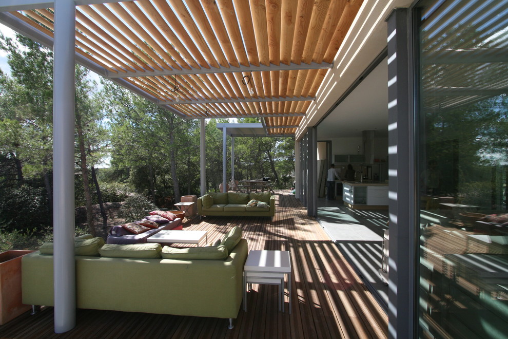 Design ideas for a contemporary deck in Montpellier.