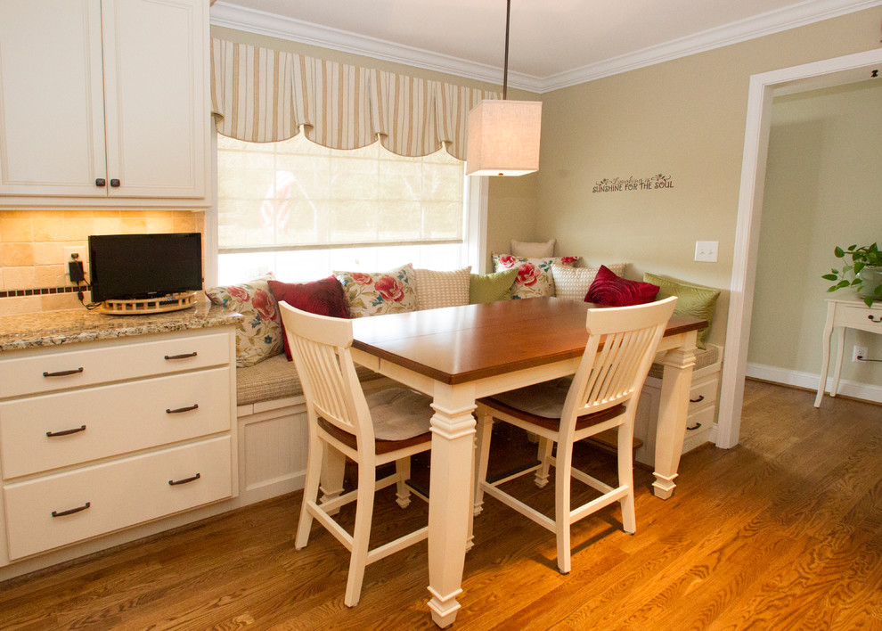 Transitional kitchen photo in Birmingham