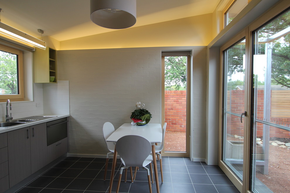 Inspiration for a small contemporary eat-in kitchen in Canberra - Queanbeyan.