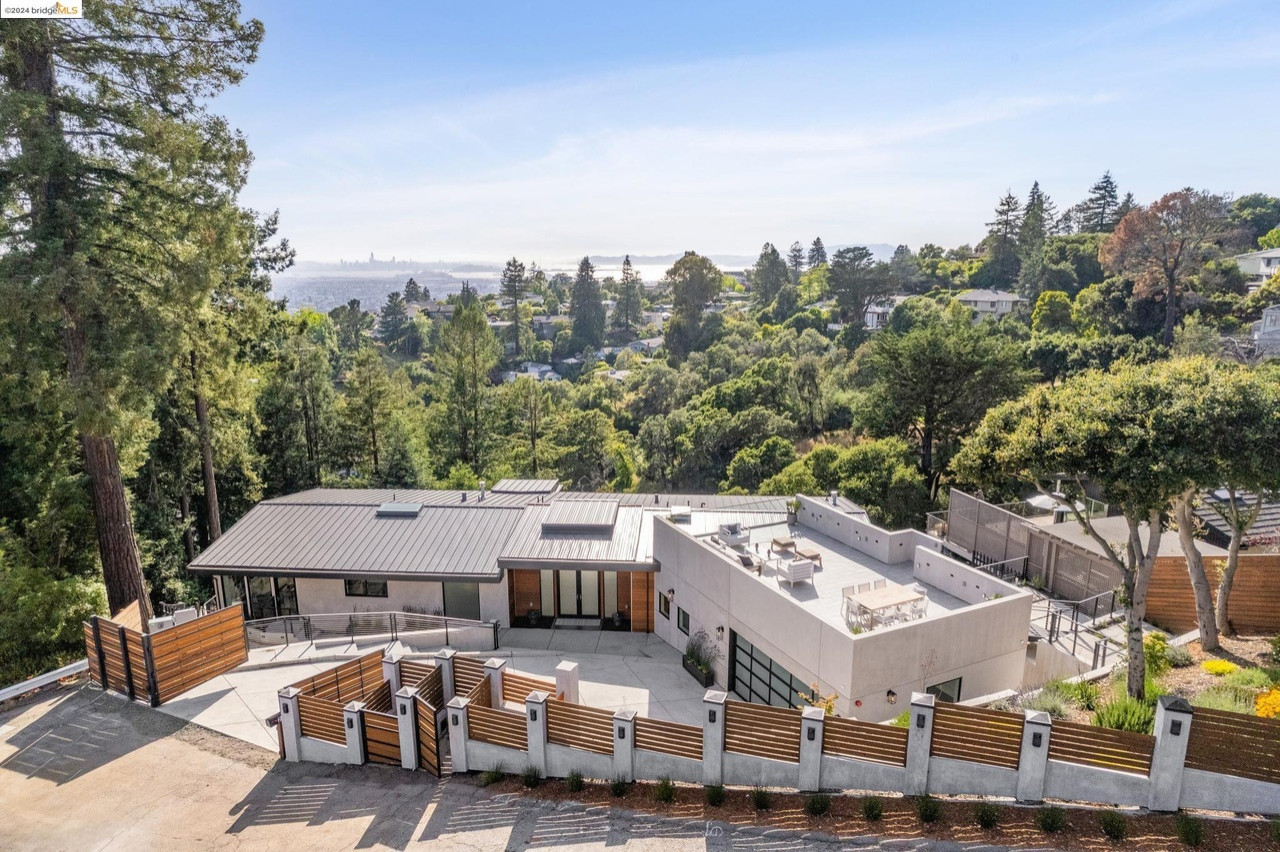 Modern House - Moyer Place