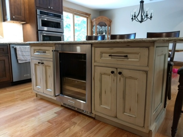Trending: Two Tone Kitchen Cabinetry