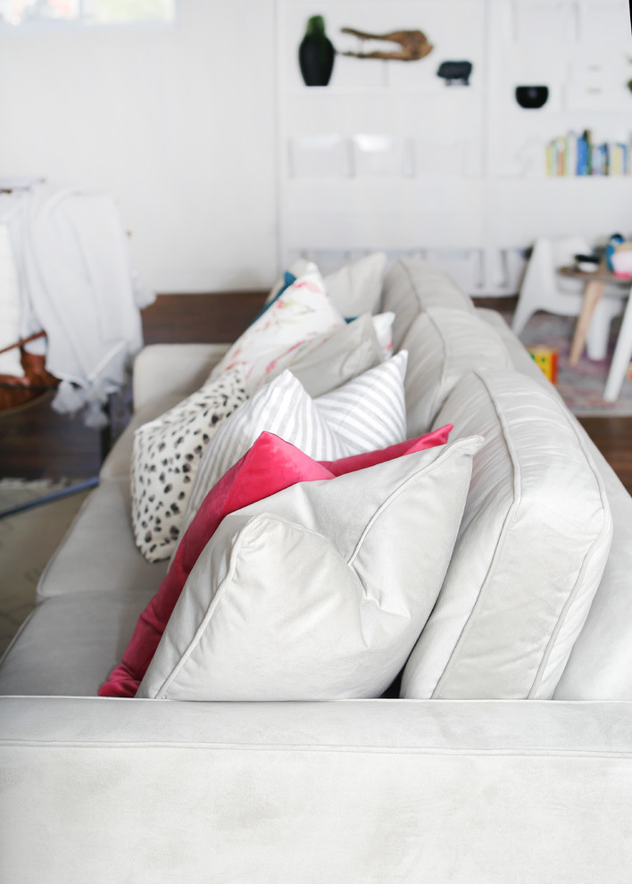Home design - transitional home design idea in Toronto