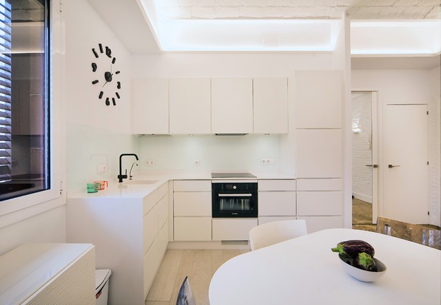 Eixample Appartment contemporary-kitchen
