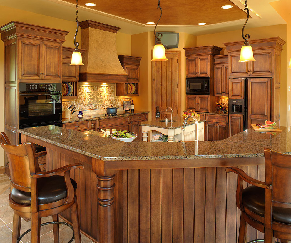 Traditional kitchen in Cleveland.