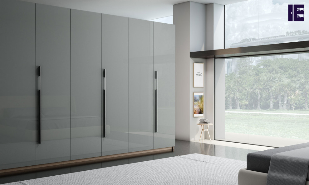 Inspiration pour un grand placard dressing minimaliste avec un placard à porte plane et des portes de placard grises.