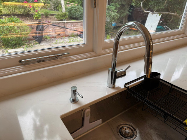 True Handleless Elegence modern-utility-room