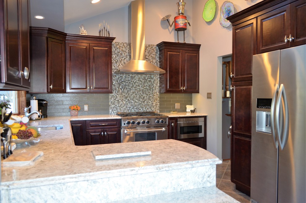 Transitional kitchen photo in New York
